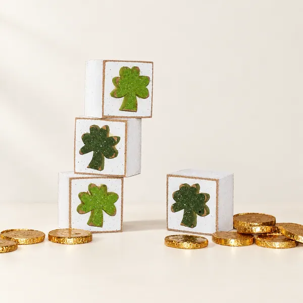 Square Blocks With Four Clovers